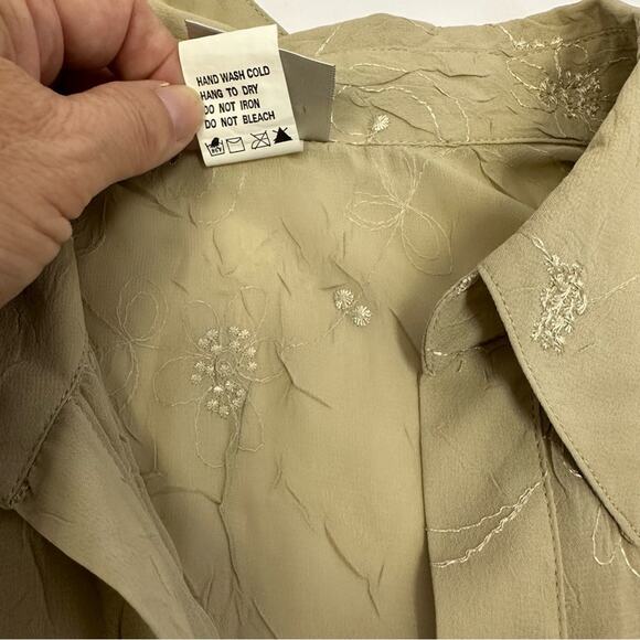Tailor B. Moss Women’s XL Beige Embroidered Button-Up Shirt - Picture 11 of 11
